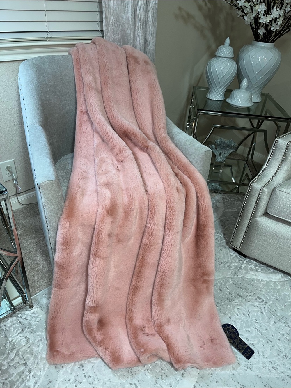 1-RACHEL ROY NWT DUSTY PINK RABBIT FAUX FUR LUXURY THROW BLANKET